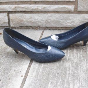 Vintage 1970s Navy Heels, Naturalizer size 7 1/2